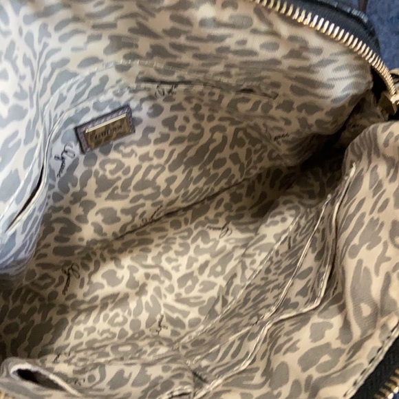 EUC Guess purse - Picture 2 of 3